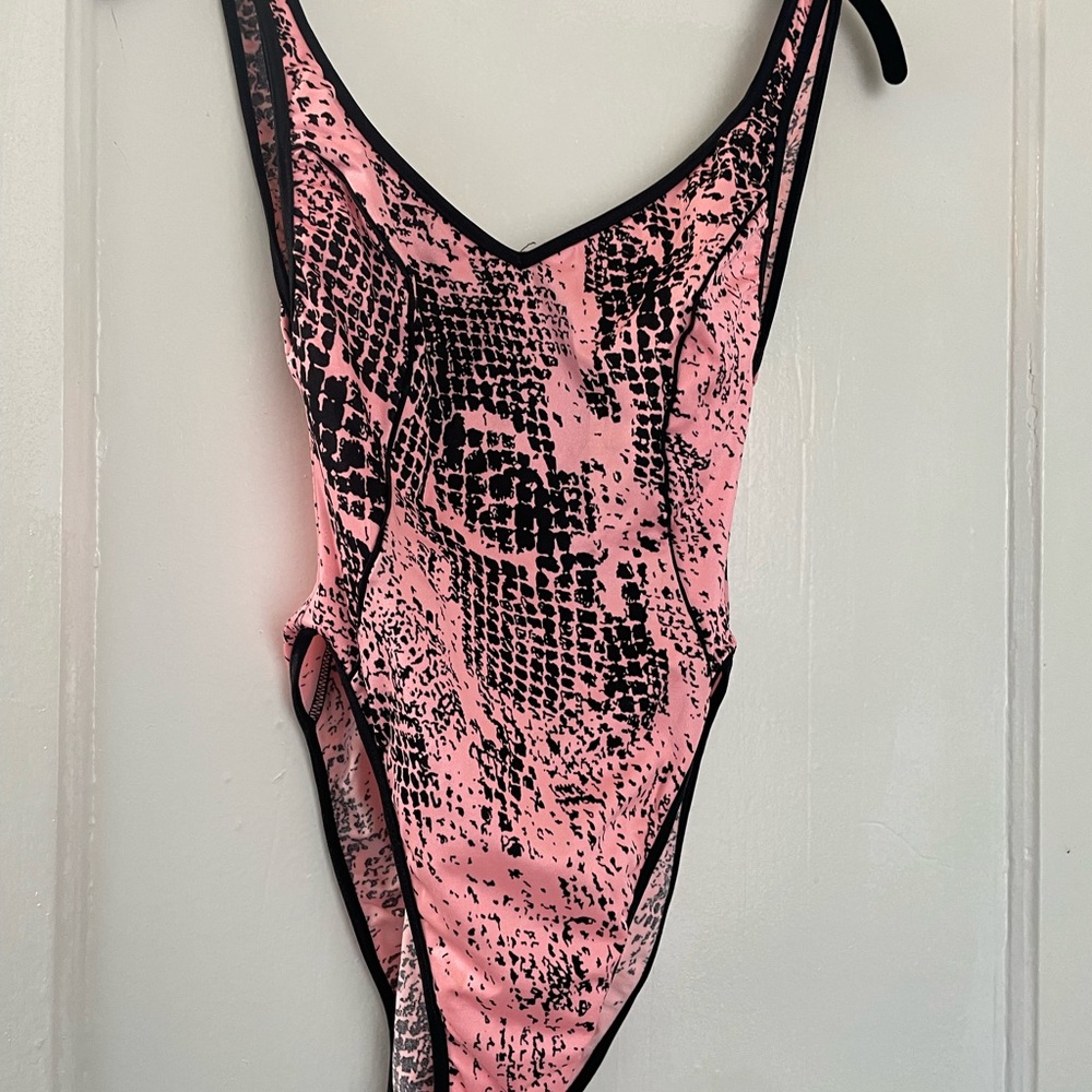 One Piece Print Swimsuit NWOT Size 9